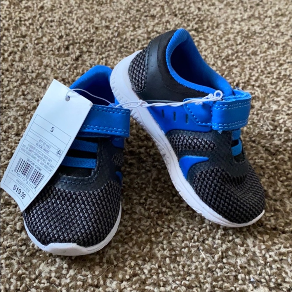 NWT Cat and Jack Toddler Sneakers size 5